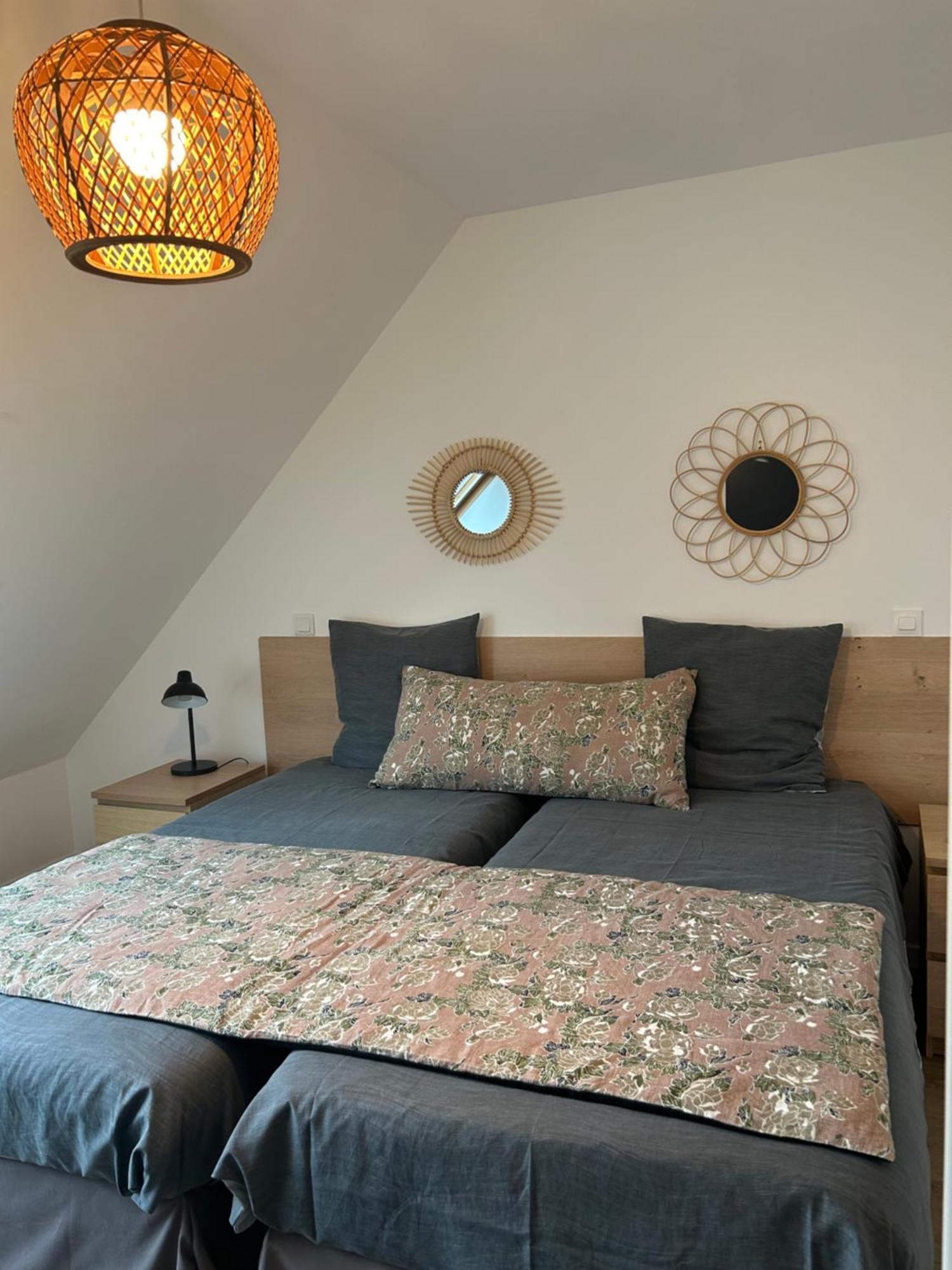 Arc En Ciel Du Mont Bed & Breakfast Понторсон Екстериор снимка